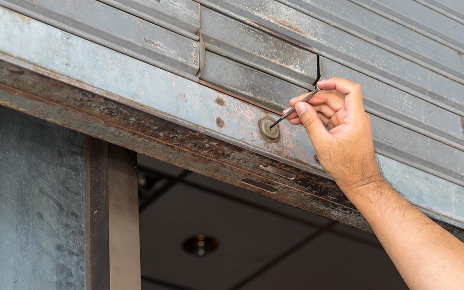 changer serrure porte garage Paris 16