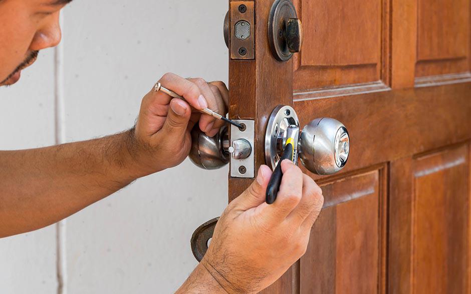 changer serrure porte garage Paris 16